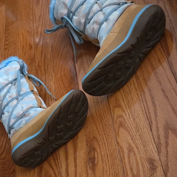 Timberland Tan and Light Blue Women's Winter Boots - Picture 8 of 11